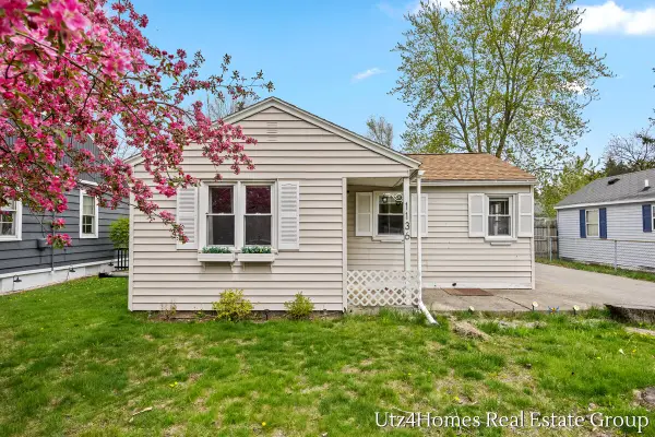 1136 Wilson Court, NortonShores, MI 49441