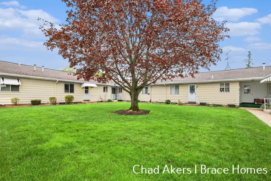 5912 Leisure South Drive SE, Kentwood, MI 49548 - #3