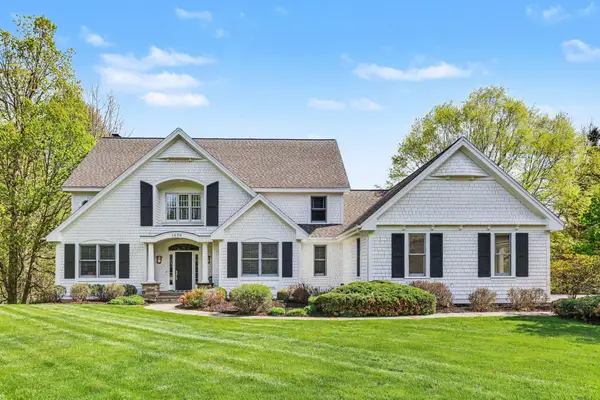 1670 Flowers Crossing Drive NE, GrandRapids, MI 49525