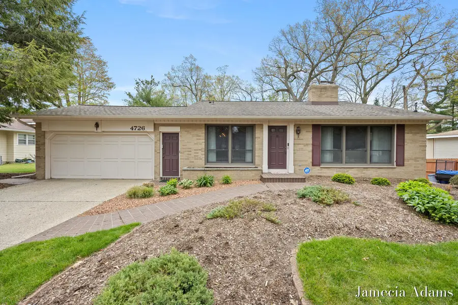 4726 Poinsettia Avenue SE, Kentwood, MI 49508 - #2