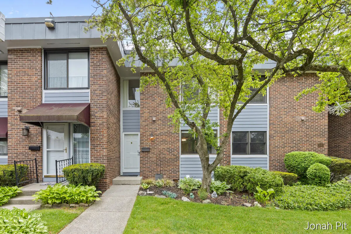 2436 E Collier Avenue SE, Kentwood, MI 49546 - #1