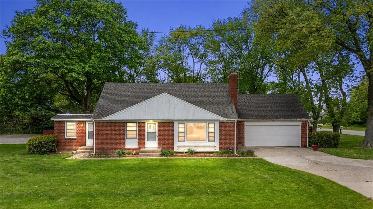 3035 E Paris Avenue SE, Kentwood, MI 49512 - #1