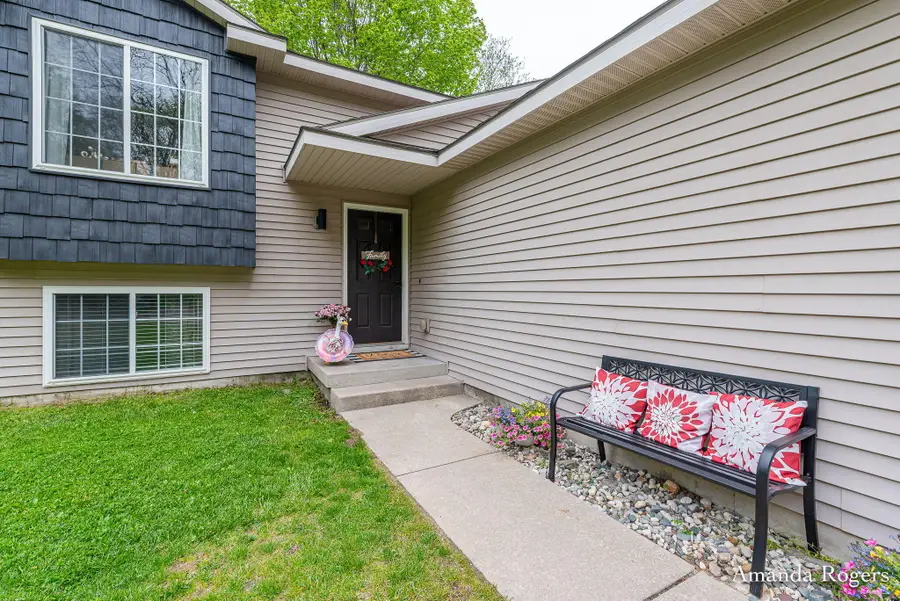 806 Grindle Drive SE, Lowell, MI 49331 - #2