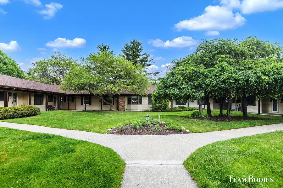 201 BONA VISTA Drive NW Building: 1 Unit: 21, Grand Rapids, MI 49504 - #3