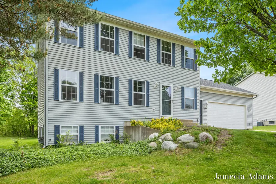 5204 Discovery Drive SE, Kentwood, MI 49508 - #3