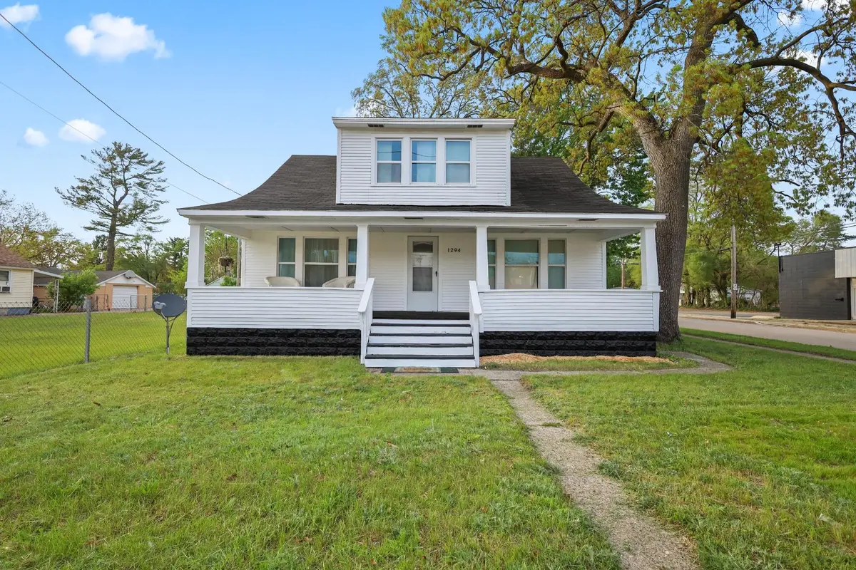 1294 E Apple Avenue, Muskegon, MI 49442 - #1