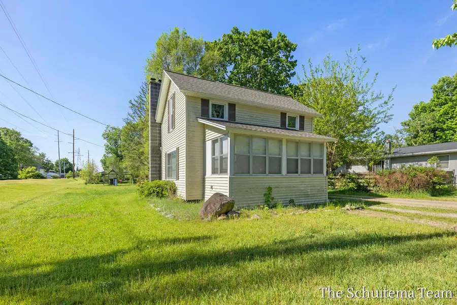 425 W Cherry Street, Wayland, MI 49348 - #2