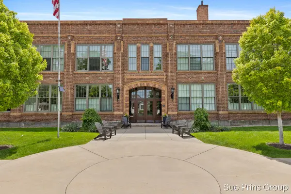 156 W 11th Street Unit: 106, Holland, MI 49423