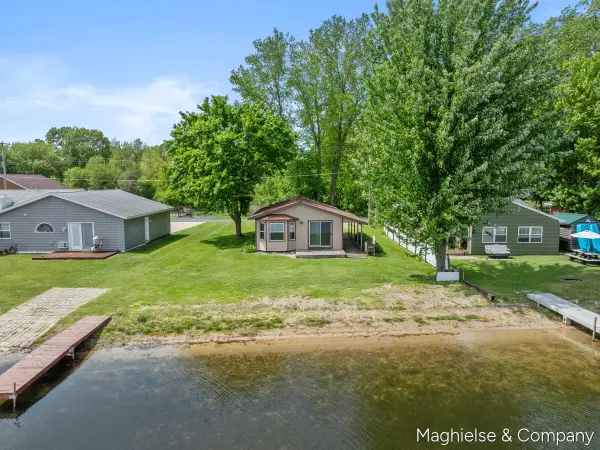 9048 Loveless Drive NE, Rockford, MI 49341