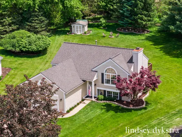 2206 Thistledowne Drive NE, GrandRapids, MI 49505