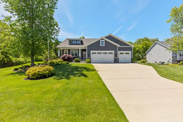 9579 Arrowcrest Drive NE, Rockford, MI 49341