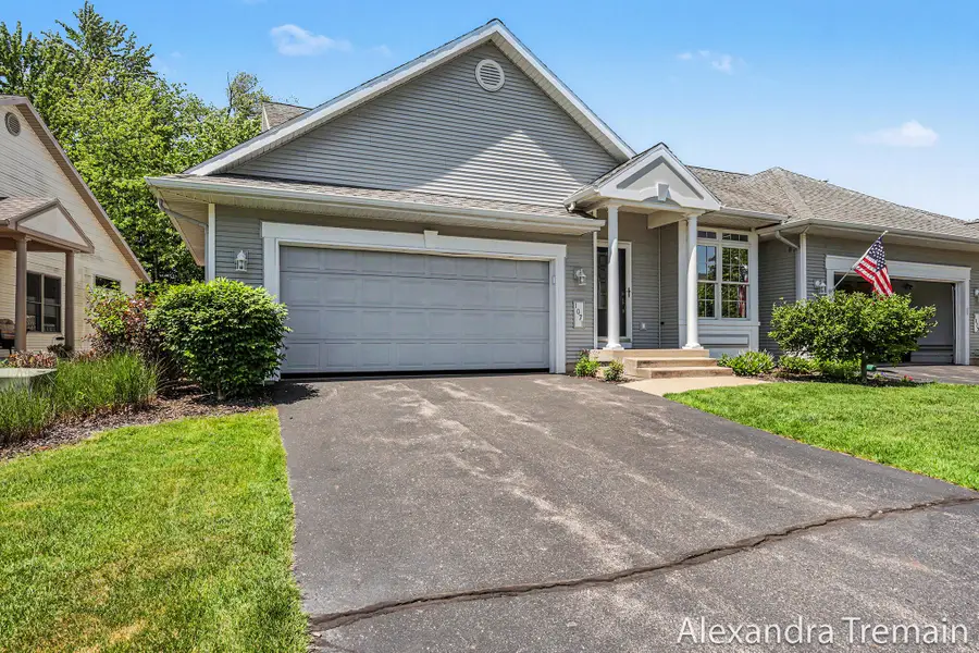 1071 Kensington Street NW Building: 37 Unit: 81, Walker, MI 49534 - #2