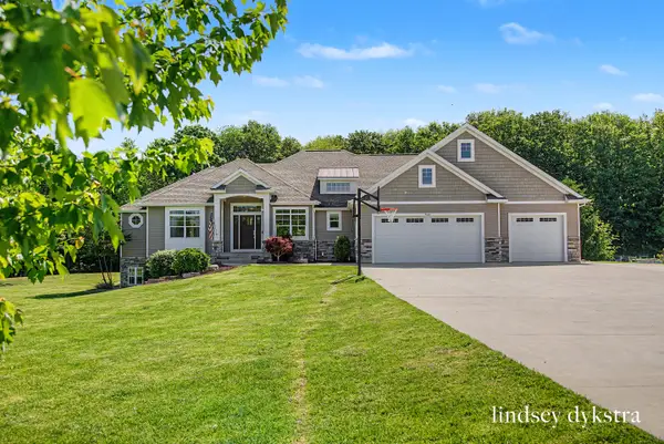 9644 Meadow Valley, Caledonia, MI 49316