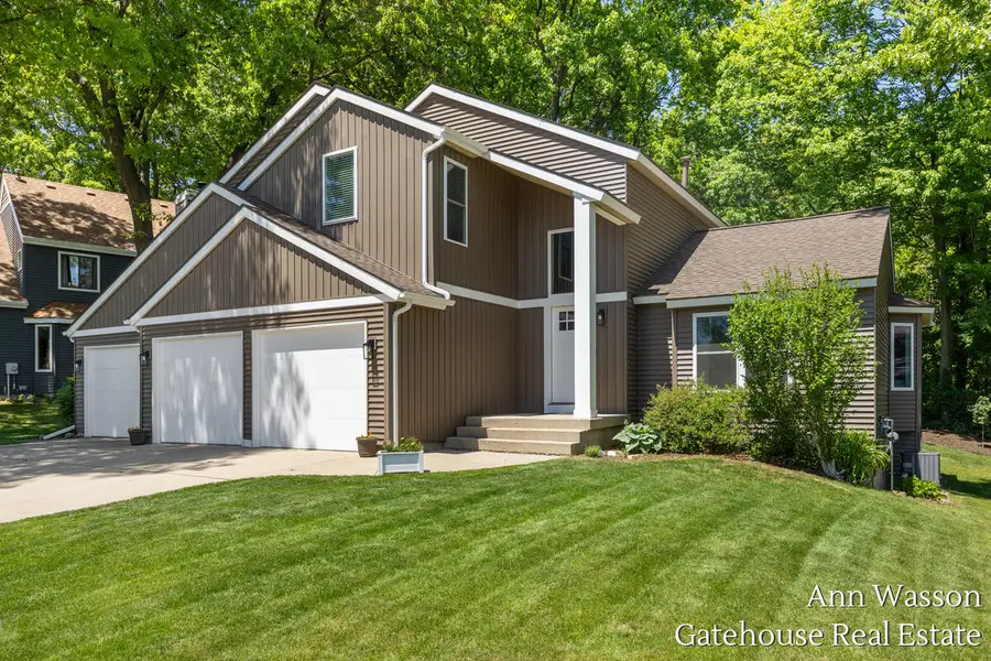 6007 Arroyo Vista Drive NE, Rockford, MI 49341 - #2