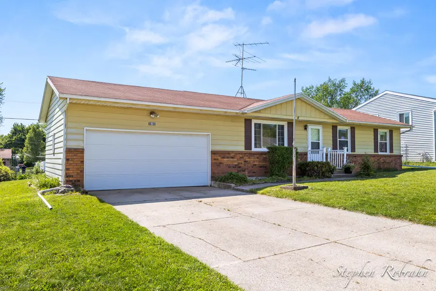 1901 Rowland Avenue SE, Kentwood, MI 49546 - #2