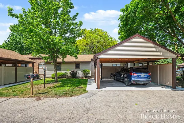 2631 Chatham Woods Drive SE, GrandRapids, MI 49546