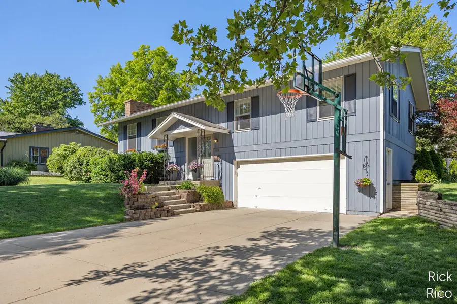 1609 Oxford Drive SE, East Grand Rapids, MI 49506 - #3