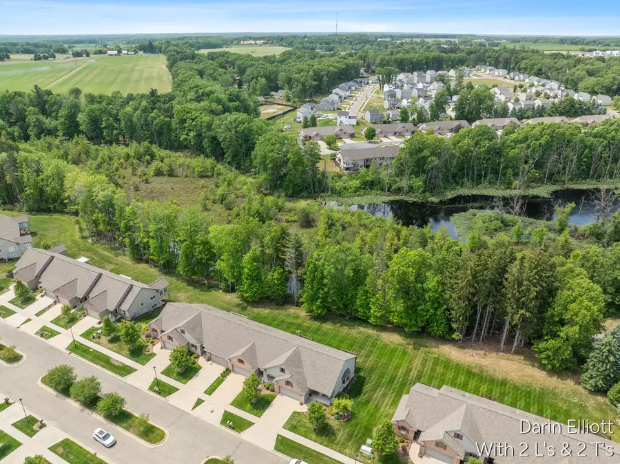 1015 Grosvenor Drive Building: 2 Unit: Unit 4, Greenville, MI 48838 - #2