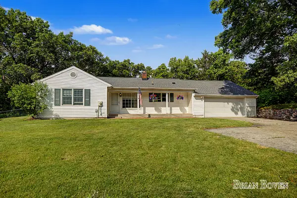 4383 Honey Creek Avenue NE, Ada, MI 49301