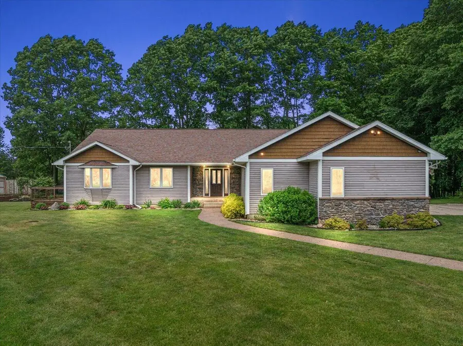 805 W Moore Road, Grant, MI 49327 - #2