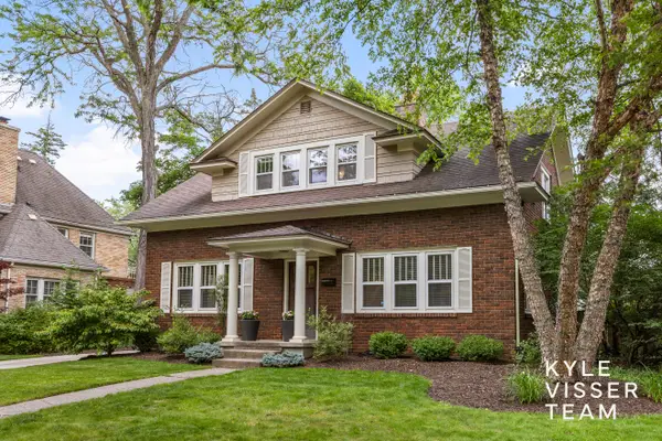 964 Pinecrest Avenue SE, EastGrandRapids, MI 49506