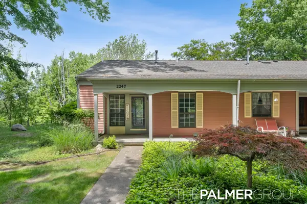 2247 Whisper Cove Drive SE, Kentwood, MI 49508