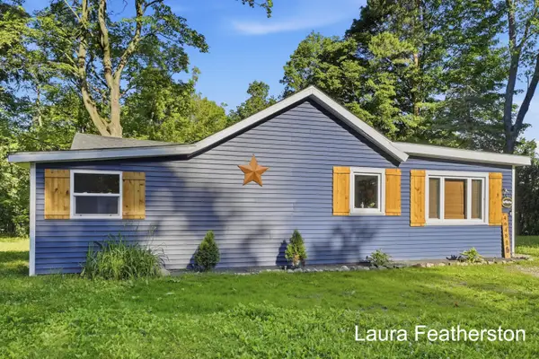 4948 Sturgis Avenue NE, Rockford, MI 49341