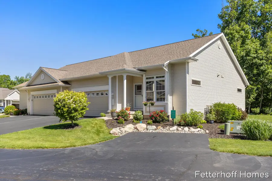 945 Kensington Street NW Unit: 122, Walker, MI 49534 - #2
