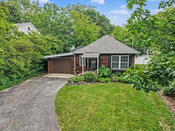 1100 Breton Road SE, EastGrandRapids, MI 49506