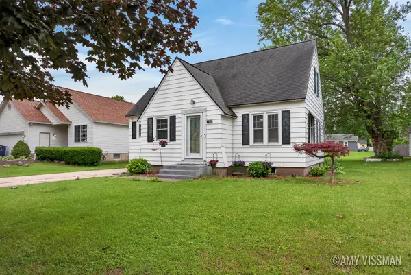 196 E 34th Street, Holland, MI 49423