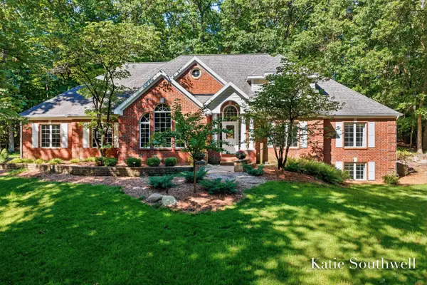 1800 Sterling Oaks Boulevard SE, Ada, MI 49301