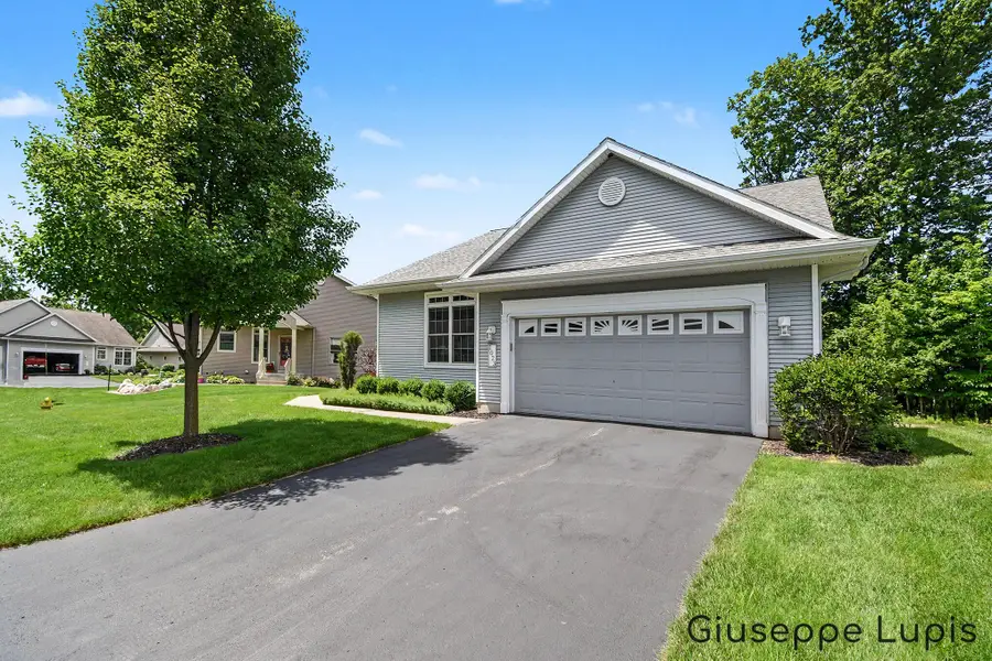 1023 Kensington Street NW Building: 60 Unit: 126, Walker, MI 49534 - #2