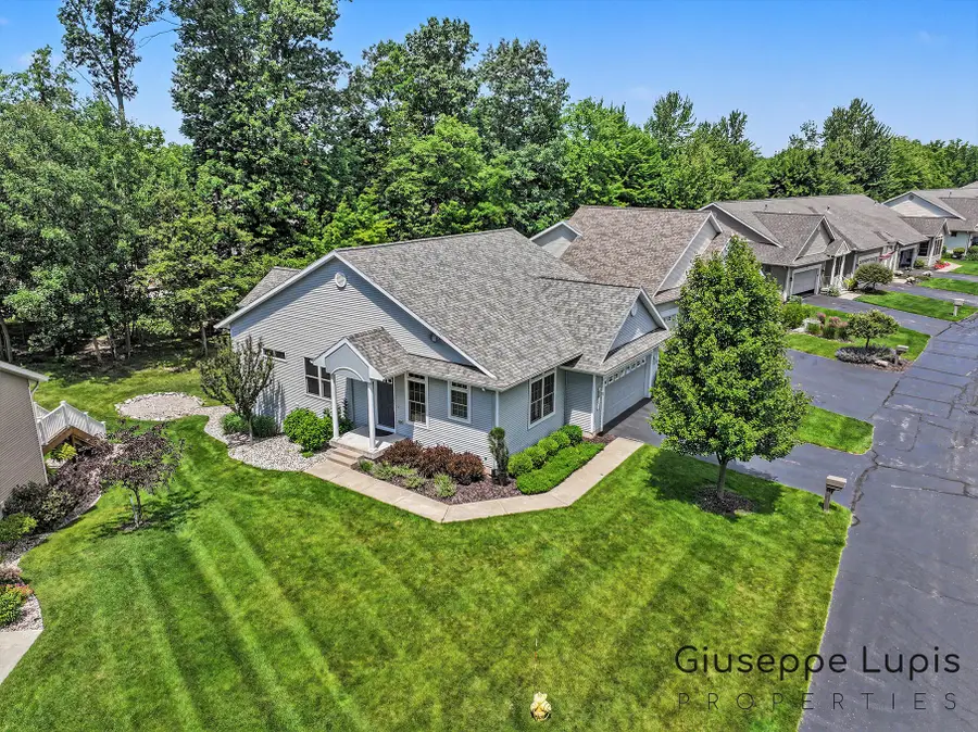 1023 Kensington Street NW Building: 60 Unit: 126, Walker, MI 49534 - #3