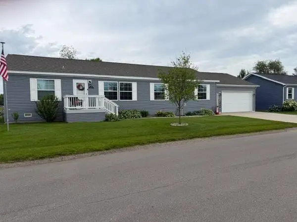 3688 Hollyfield Drive, CedarSprings, MI 49319