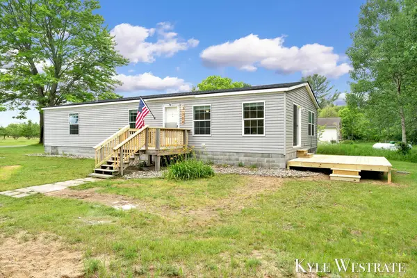 704 Chestnut, HowardCity, MI 49329