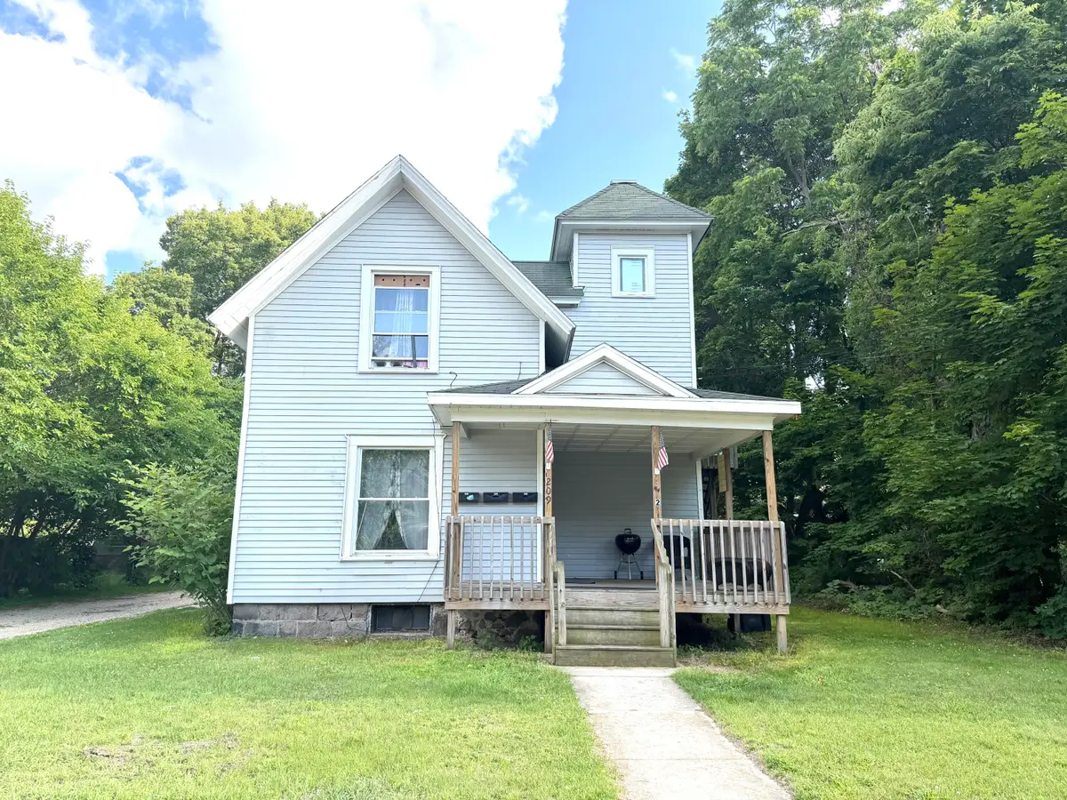 209 E Washington Street, Greenville, MI 48838 - #1