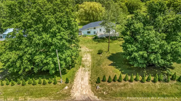 16134 Peach Ridge Avenue NW, KentCity, MI 49330