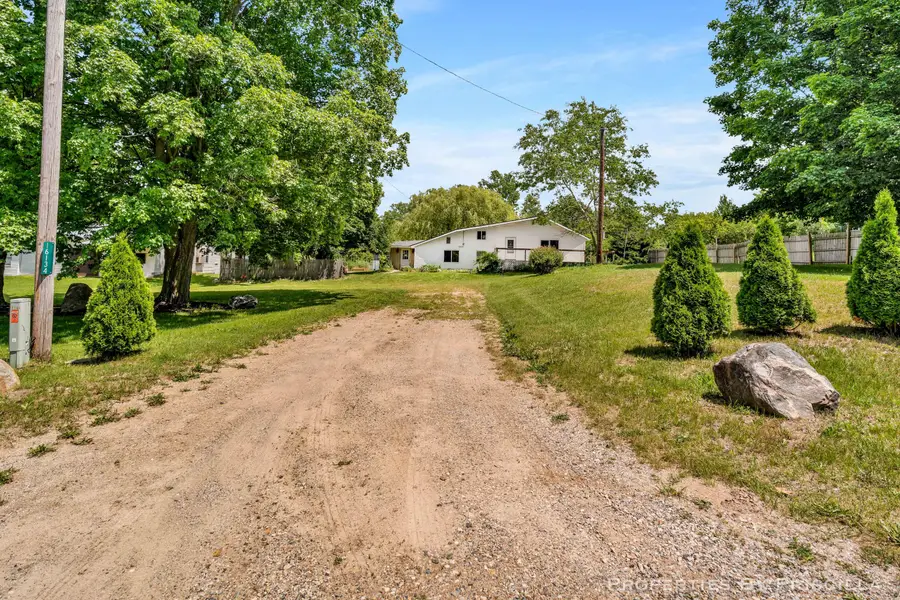 16134 Peach Ridge Avenue NW, Tyrone, MI 49330 - #2