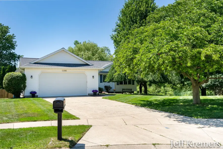 5286 Debbie Court SW, Grandville, MI 49418 - #2