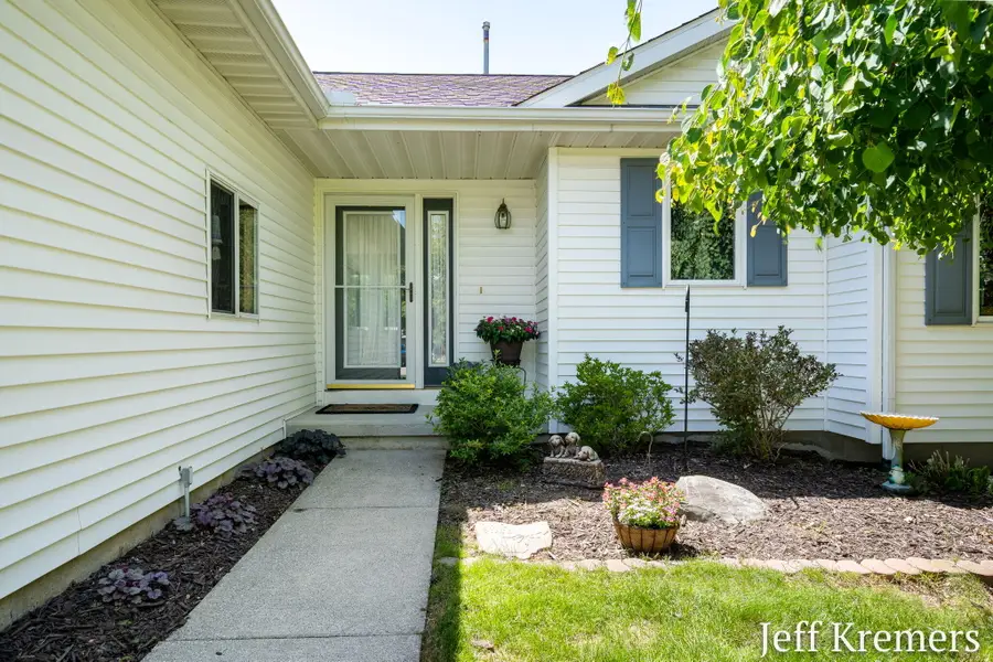 5286 Debbie Court SW, Grandville, MI 49418 - #3