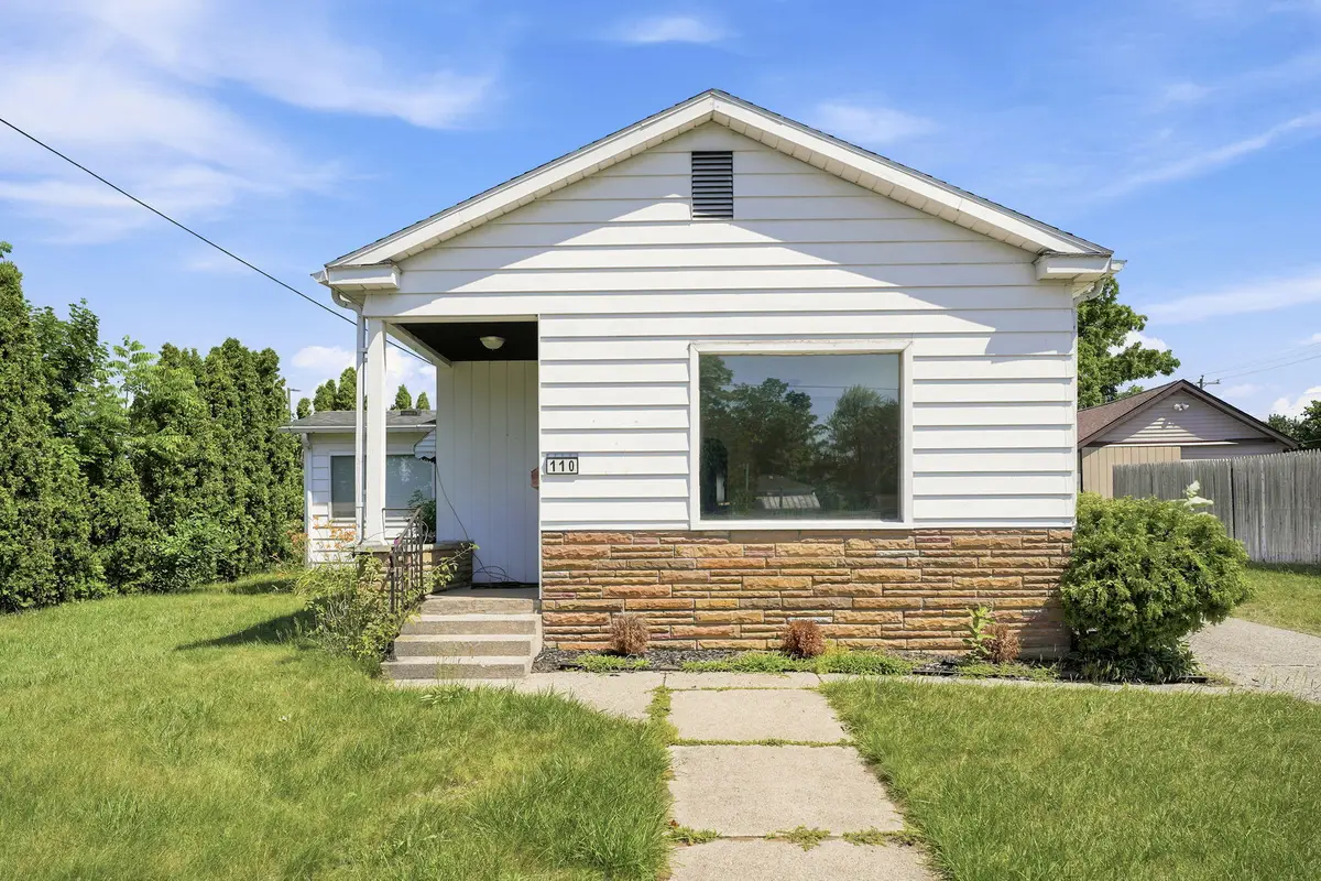 110 E Summit Street, Greenville, MI 48838 - #1