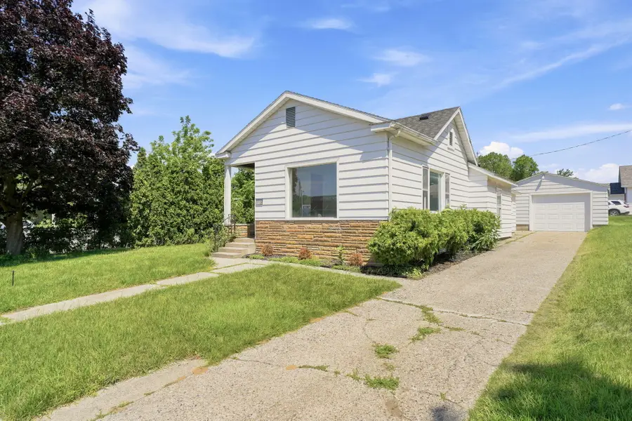110 E Summit Street, Greenville, MI 48838 - #2