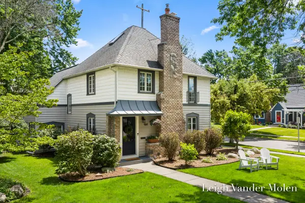 964 Lakeside Drive SE, EastGrandRapids, MI 49506