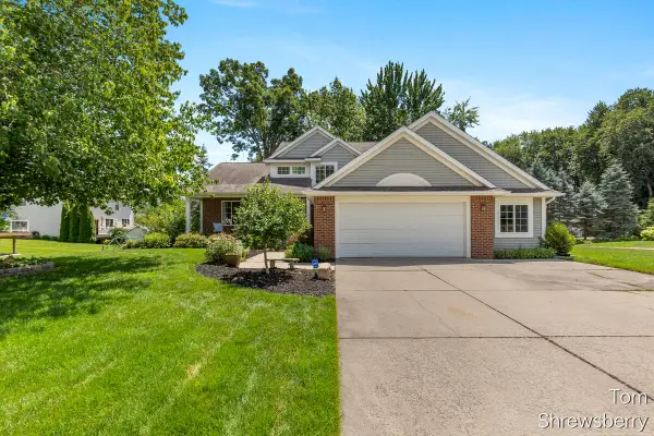 6494 Los Altos Drive NE, Rockford, MI 49341