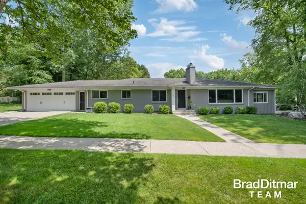 1350 Lake Grove Avenue SE, EastGrandRapids, MI 49506
