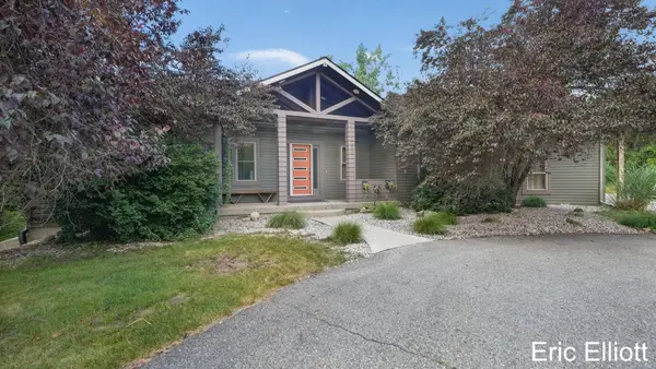 2219 NE Sawmill Drive NE, Rockford, MI 49341
