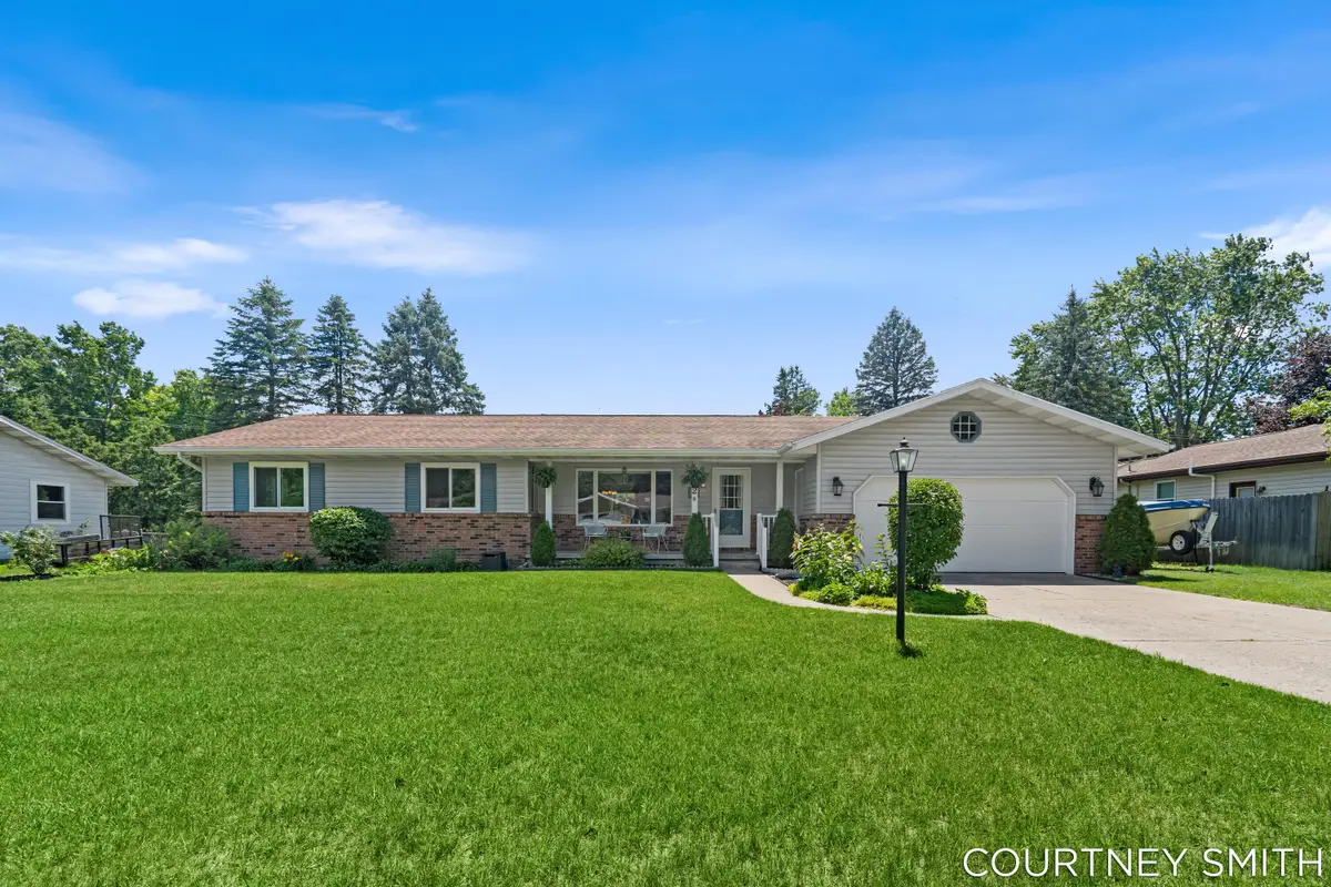 672 Birchwood Court SE, Lowell, MI 49331 - #1