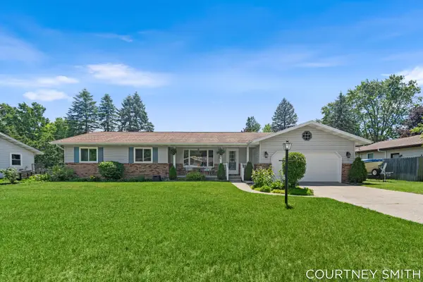 672 Birchwood Court SE, Lowell, MI 49331