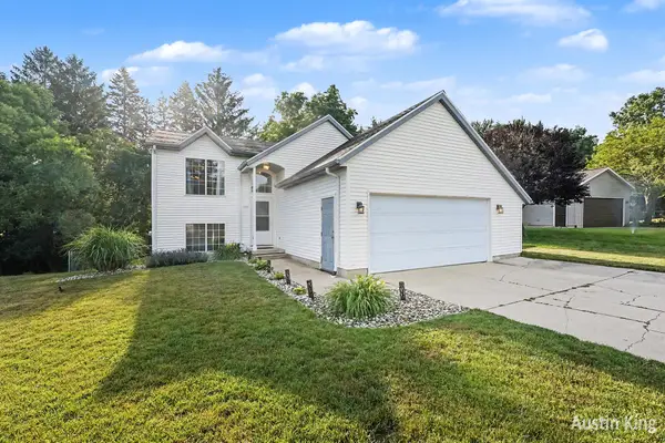 1350 Trailside Ct NW, GrandRapids, MI 49504