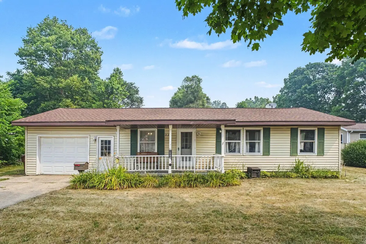 326 E Adams Street, Ionia, MI 48846 - #1